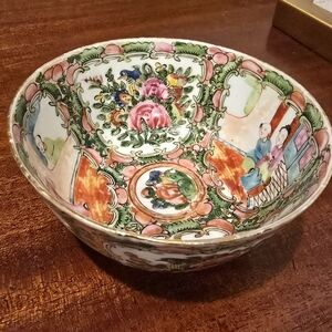 Antique Chinese Famille Rose Medallion Bowl